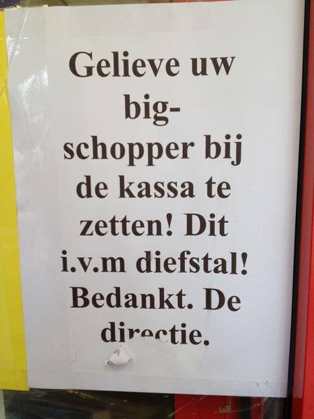 En probeer vooral niet iets te jatten, want dan geeft hij je ervan langs! 