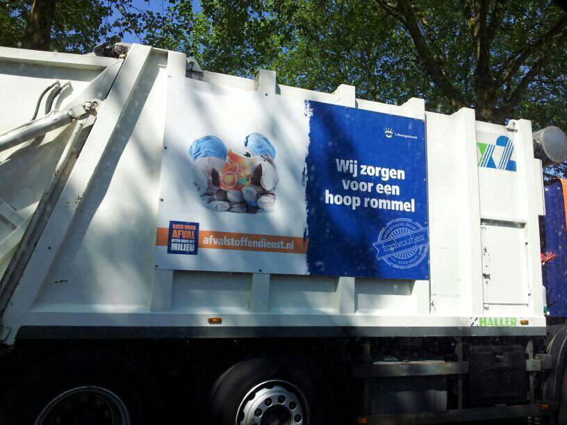 En wie ruimt dan de troep achter jullie op?