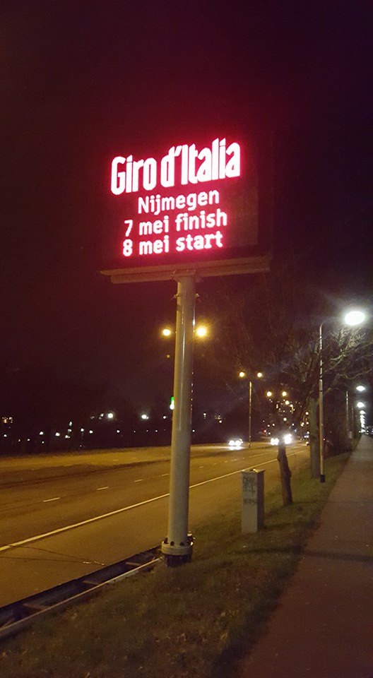 Die fietsen zeker achteruit.