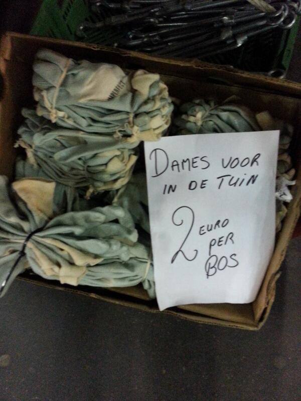 Doet u mij maar twee bosjes dames.