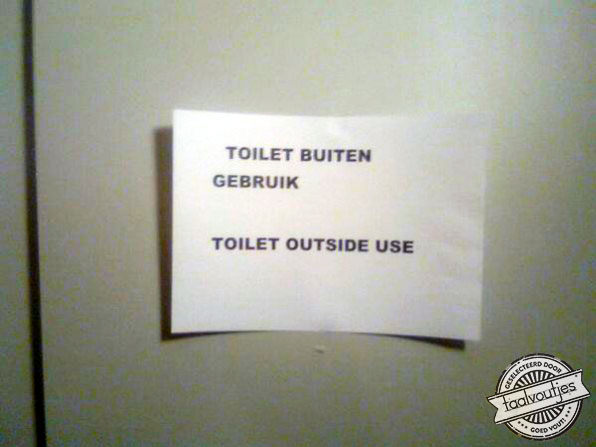 “Gaat u daar maar, achter de bosjes.”