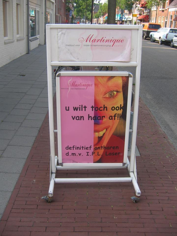 Ze ziet er inderdaad nogal hysterisch uit...