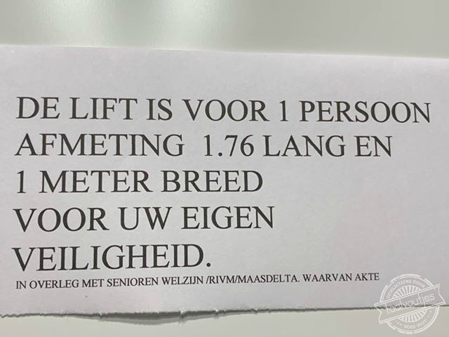 Kan zo'n kleerkast niet gewoon met de trap?