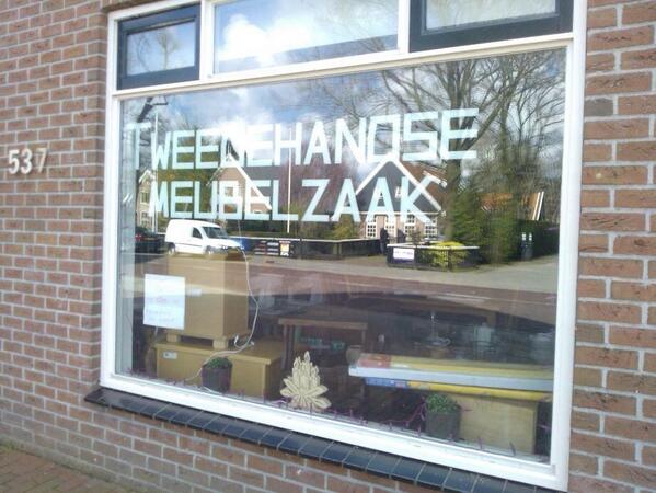 Iemand nog interesse in een meubelzaak? 