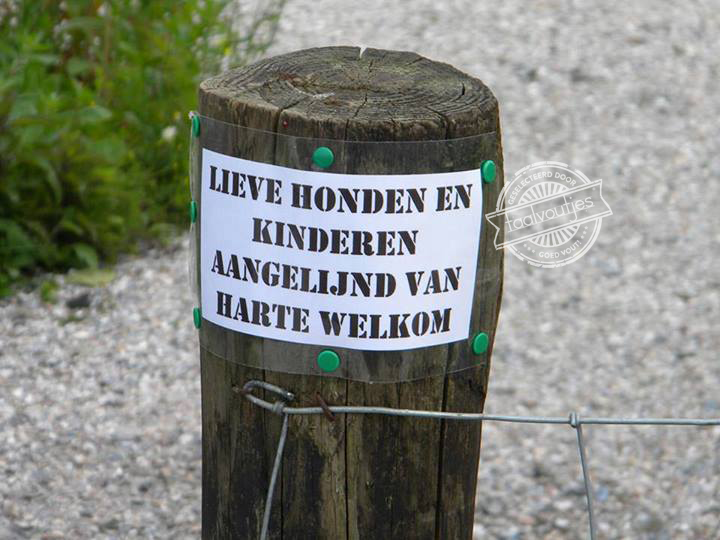 "Jantje, pak je halsband even!"